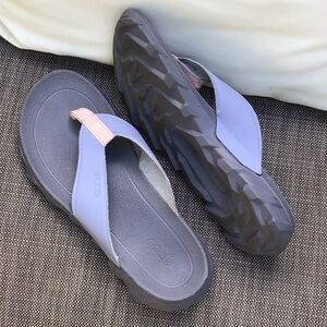 Women’s Ecco Leather Flip Flop w Arch Support & Deep Treads EU 39